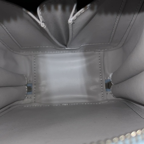 Hanwen New York Camera & AirPod pouch bag - Picture 6 of 8